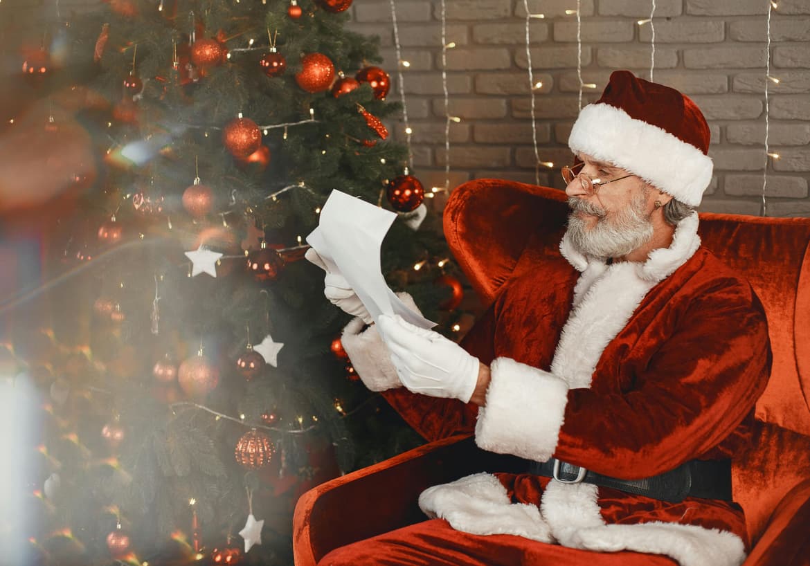 Santa reading a list: Pexels